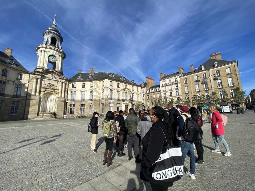 Students from English-taught Master IHRM on a historical tour of Rennes